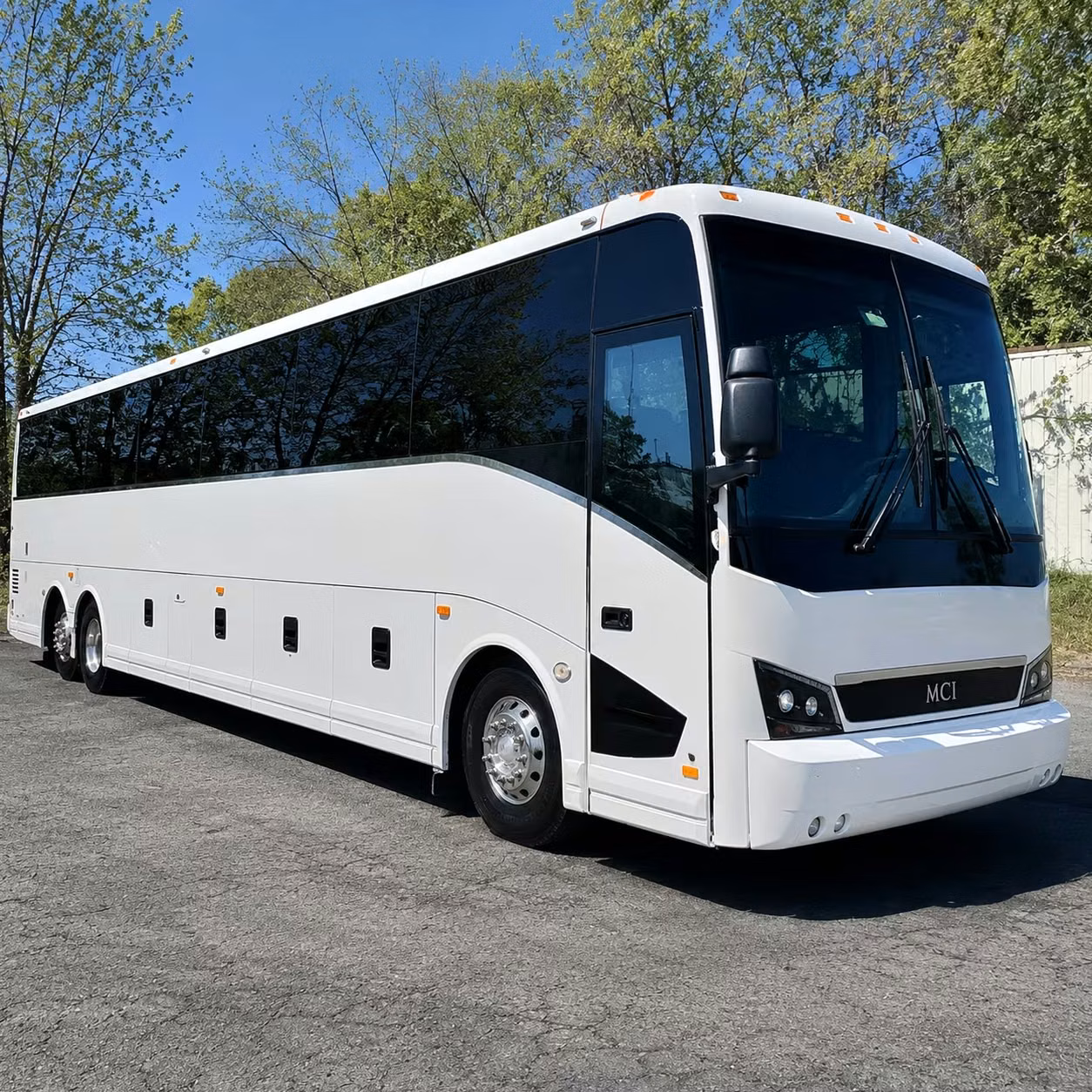 choosing the right bus size for your overland park concert group